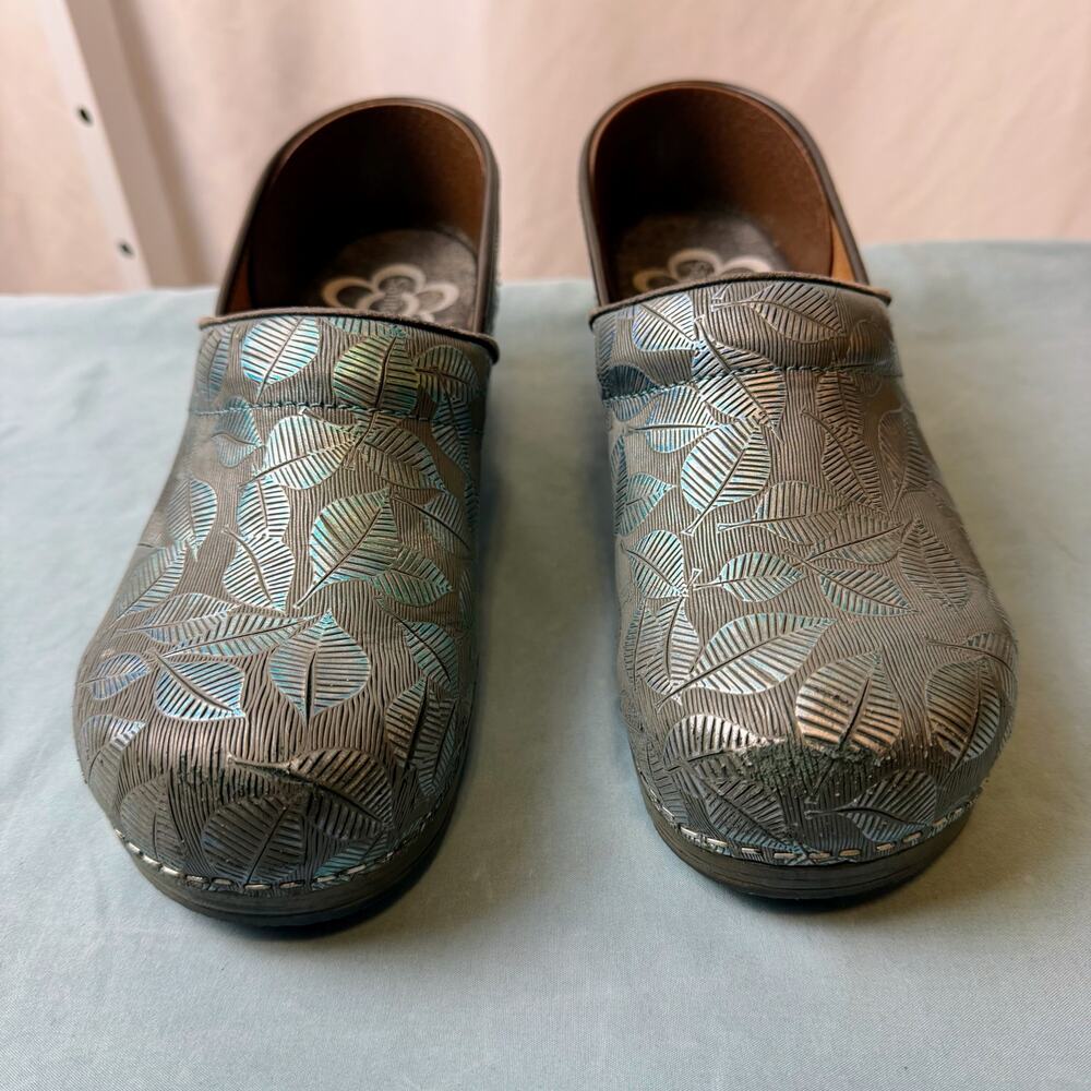 Sanita Metallic Silver Embossed Leather Clogs Womens Size 7‎ Work Shoes